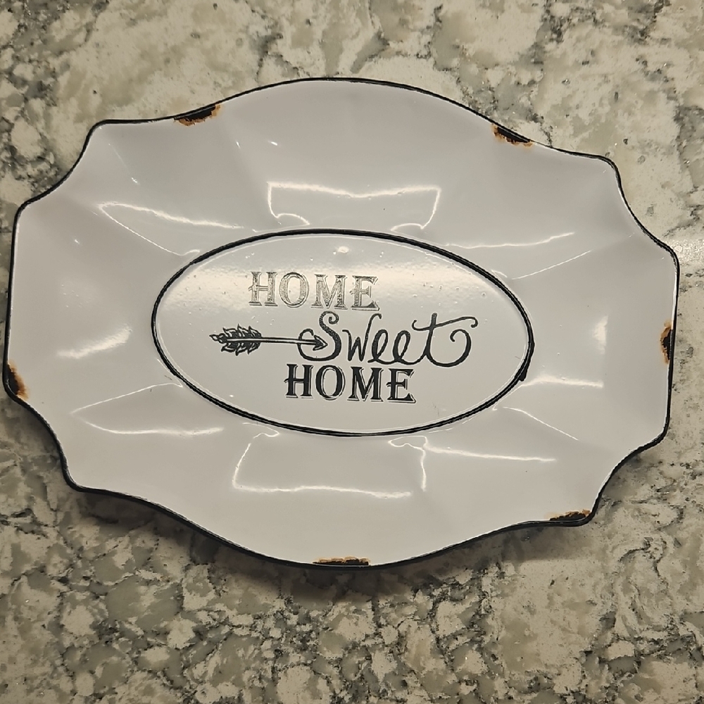 White Decorative Plate with 'Home Sweet Home' Design